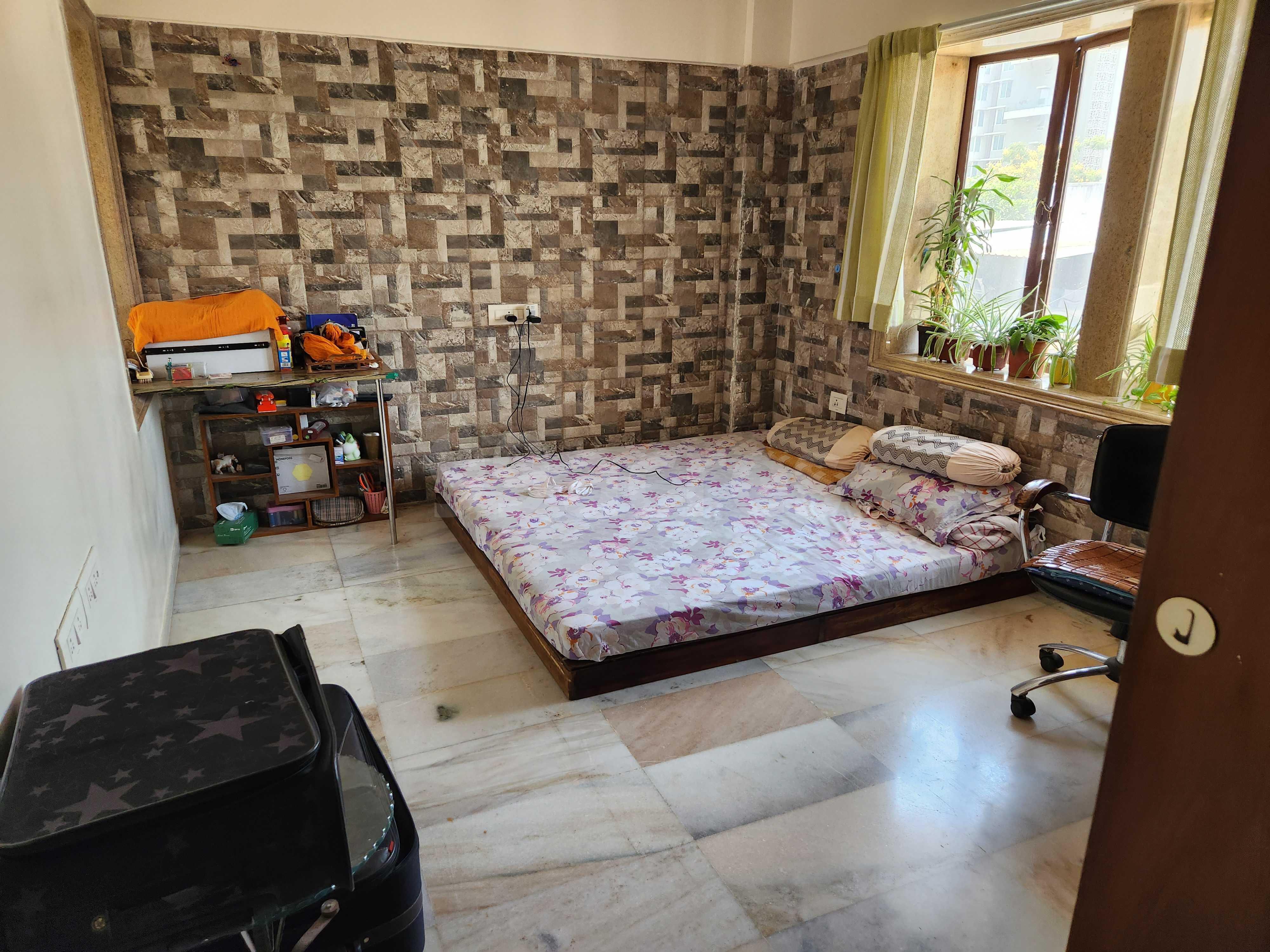 2 BHK Apartment for Rent in North Avenue Road Mumbai