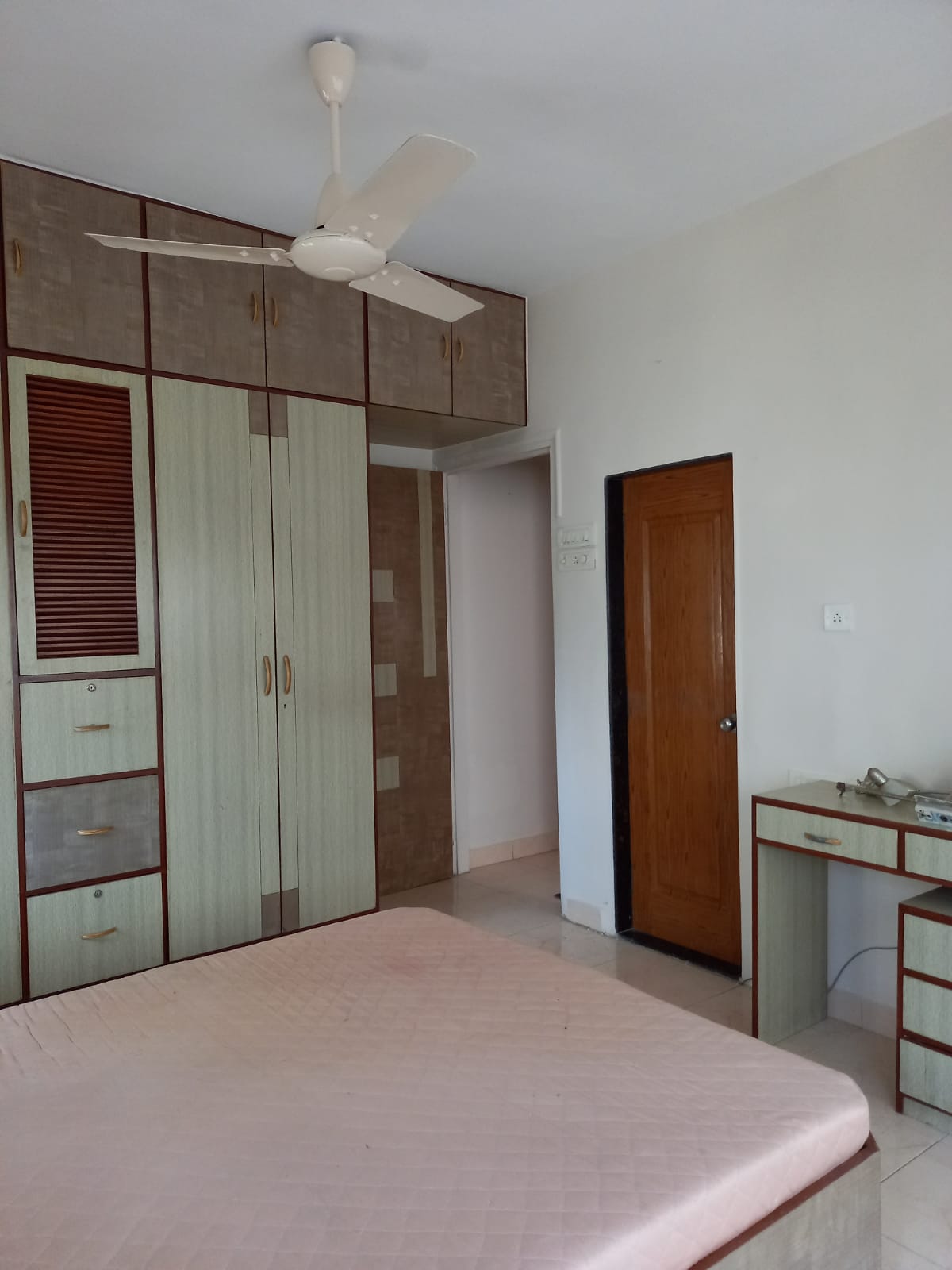 2 BHK Apartment for Rent in Pali Hill Mumbai