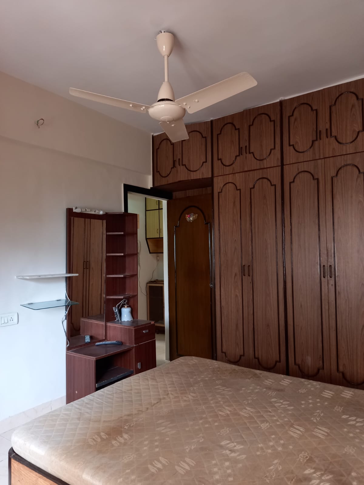 2 BHK Apartment for Rent in Pali Hill Mumbai