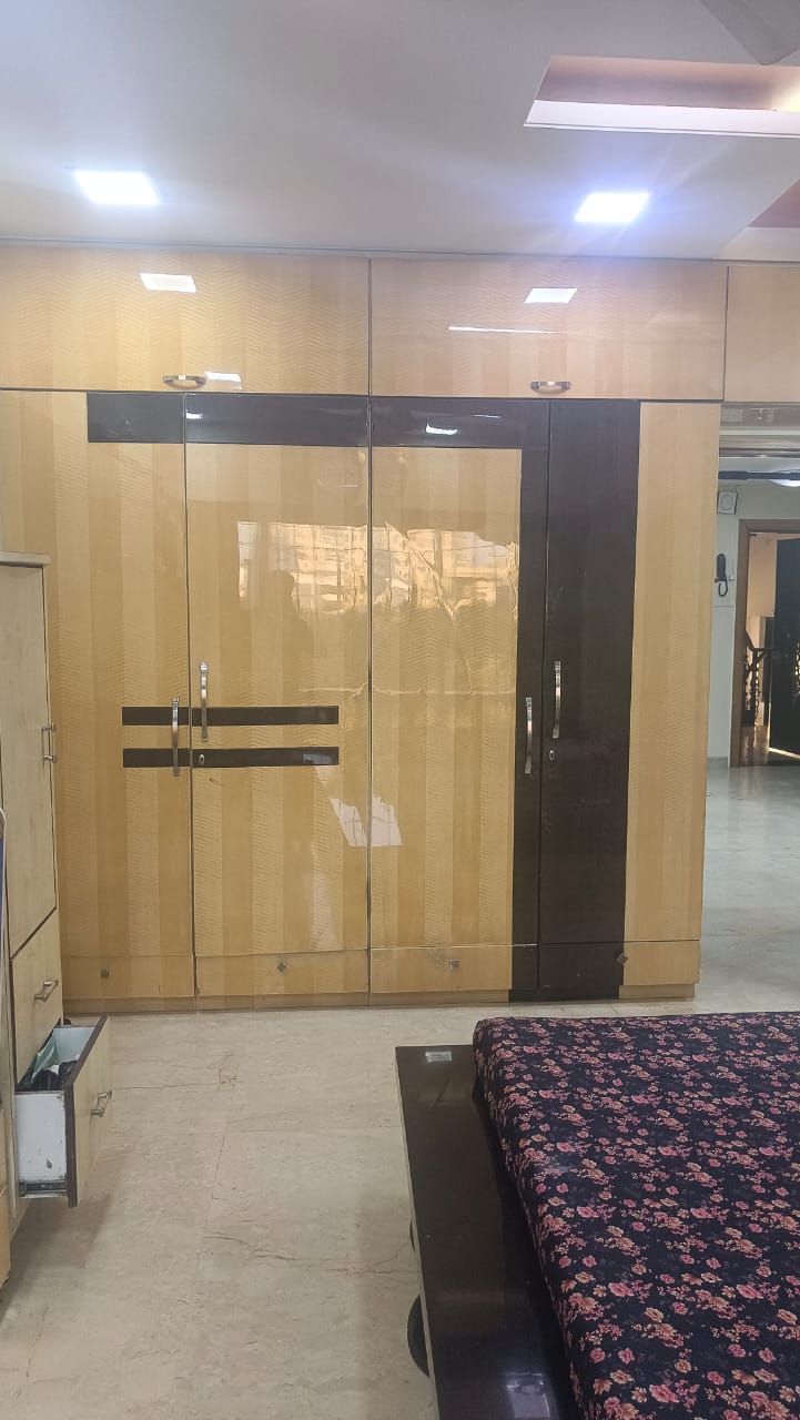 4 BHK Apartment for Sale in Almeida park Mumbai