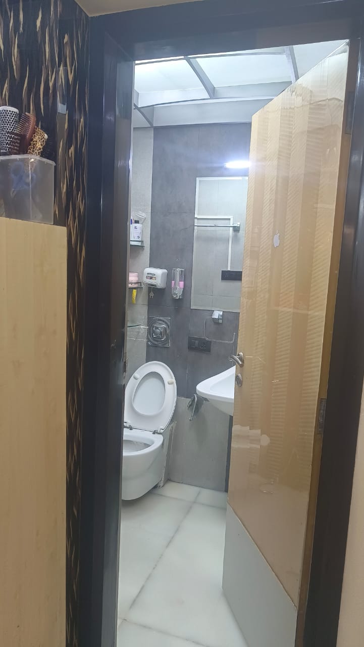 4 BHK Apartment for Sale in Almeida park Mumbai