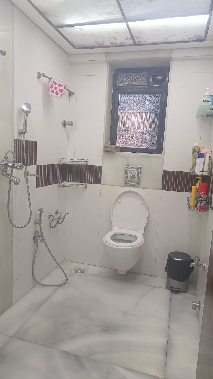 4 BHK Apartment for Sale in Almeida park Mumbai