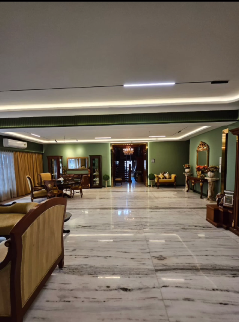 4 BHK Apartment for Rent in Gulmohar cross road no.6 Mumbai