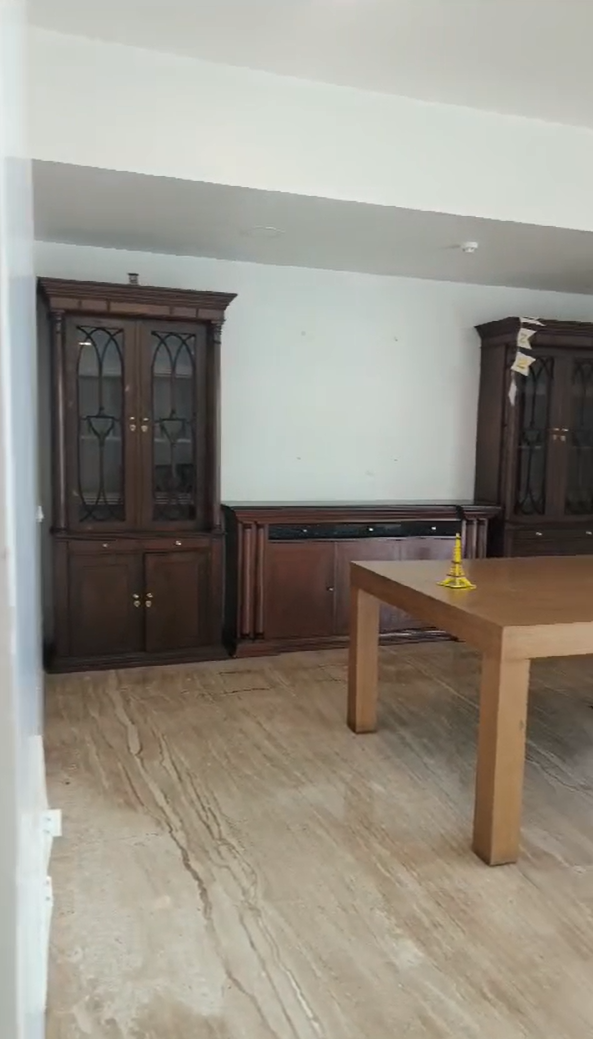 5 BHK Apartment for Sale in N S Road Mumbai