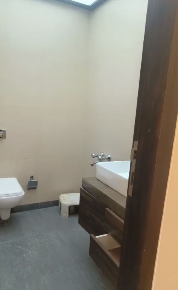 5 BHK Apartment for Sale in N S Road Mumbai