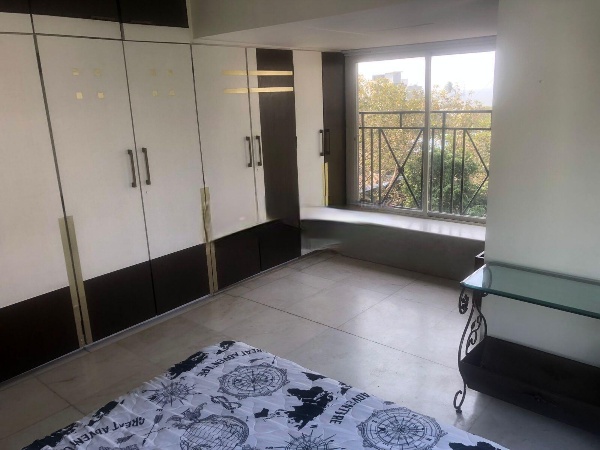 2 BHK Apartment for Rent in Off Carter road Mumbai
