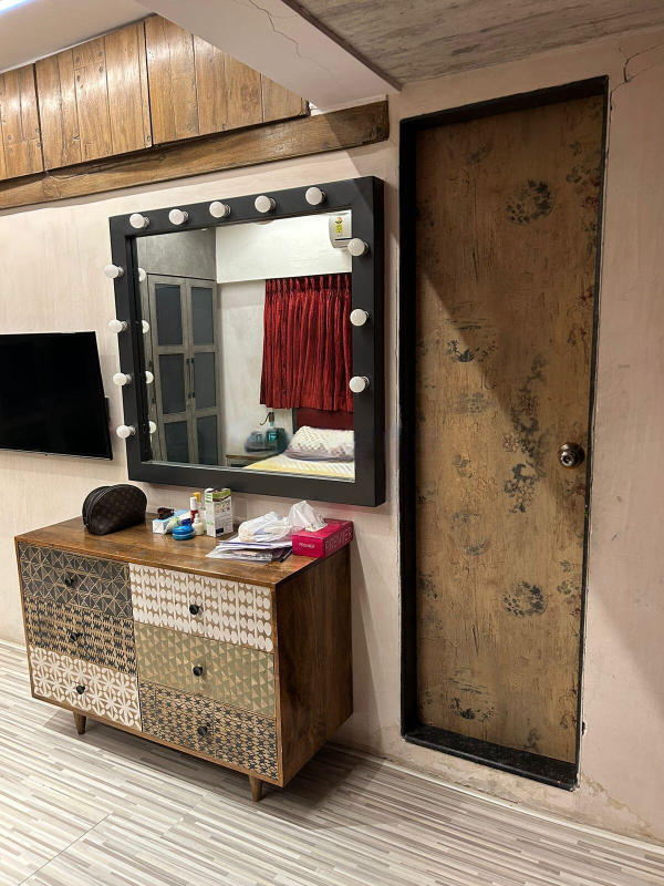 2 BHK Apartment for Rent in Pali Hill Mumbai