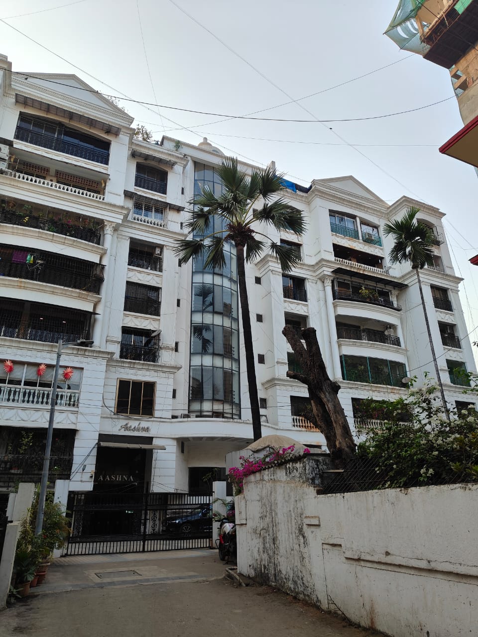 3 BHK Apartment for Sale in St.Martin Rd Mumbai
