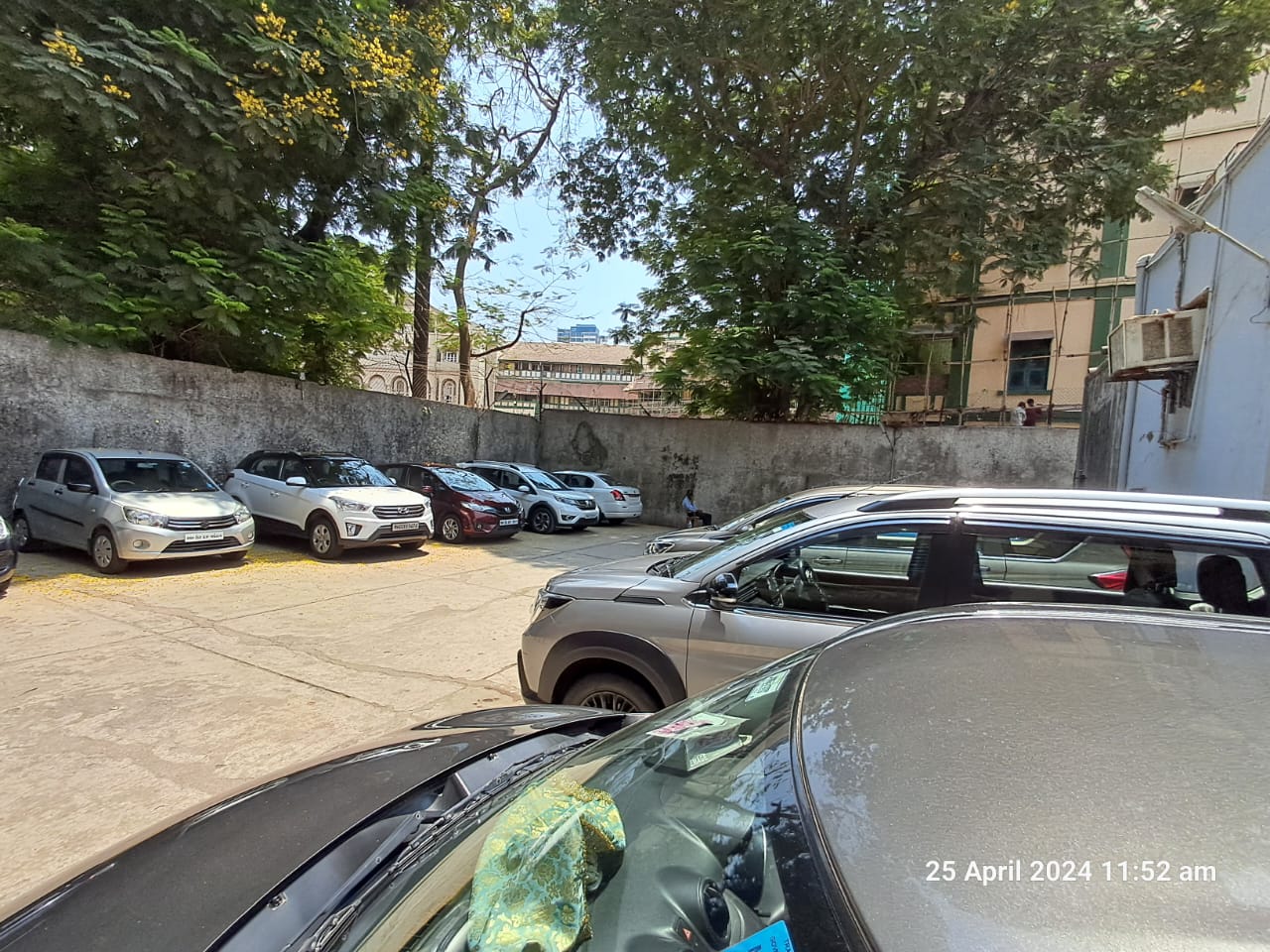 2 BHK Apartment for Sale in Waroda Road Mumbai