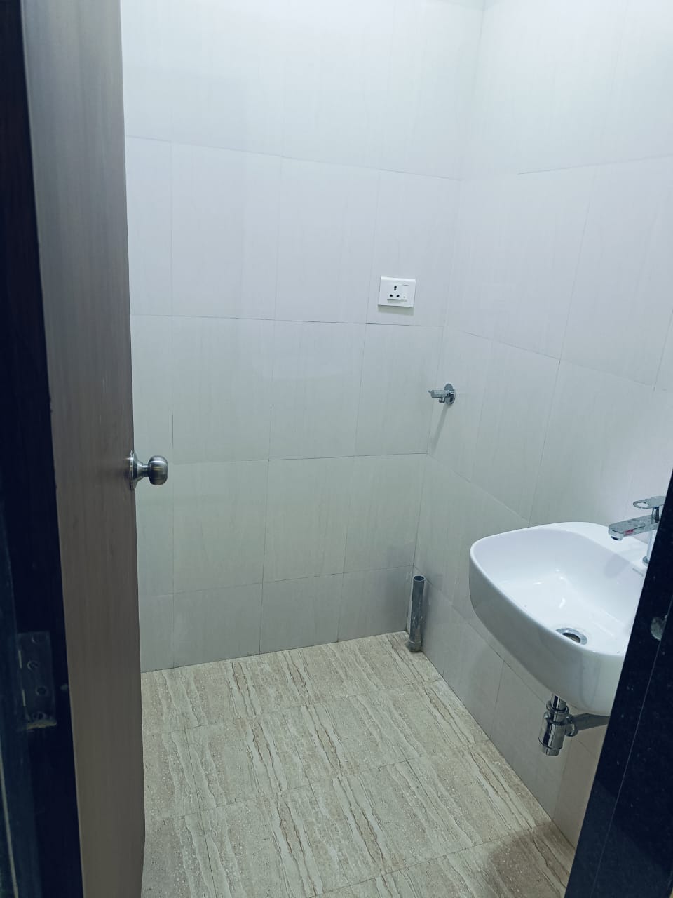 3 BHK Apartment for Sale in 1st Road Mumbai