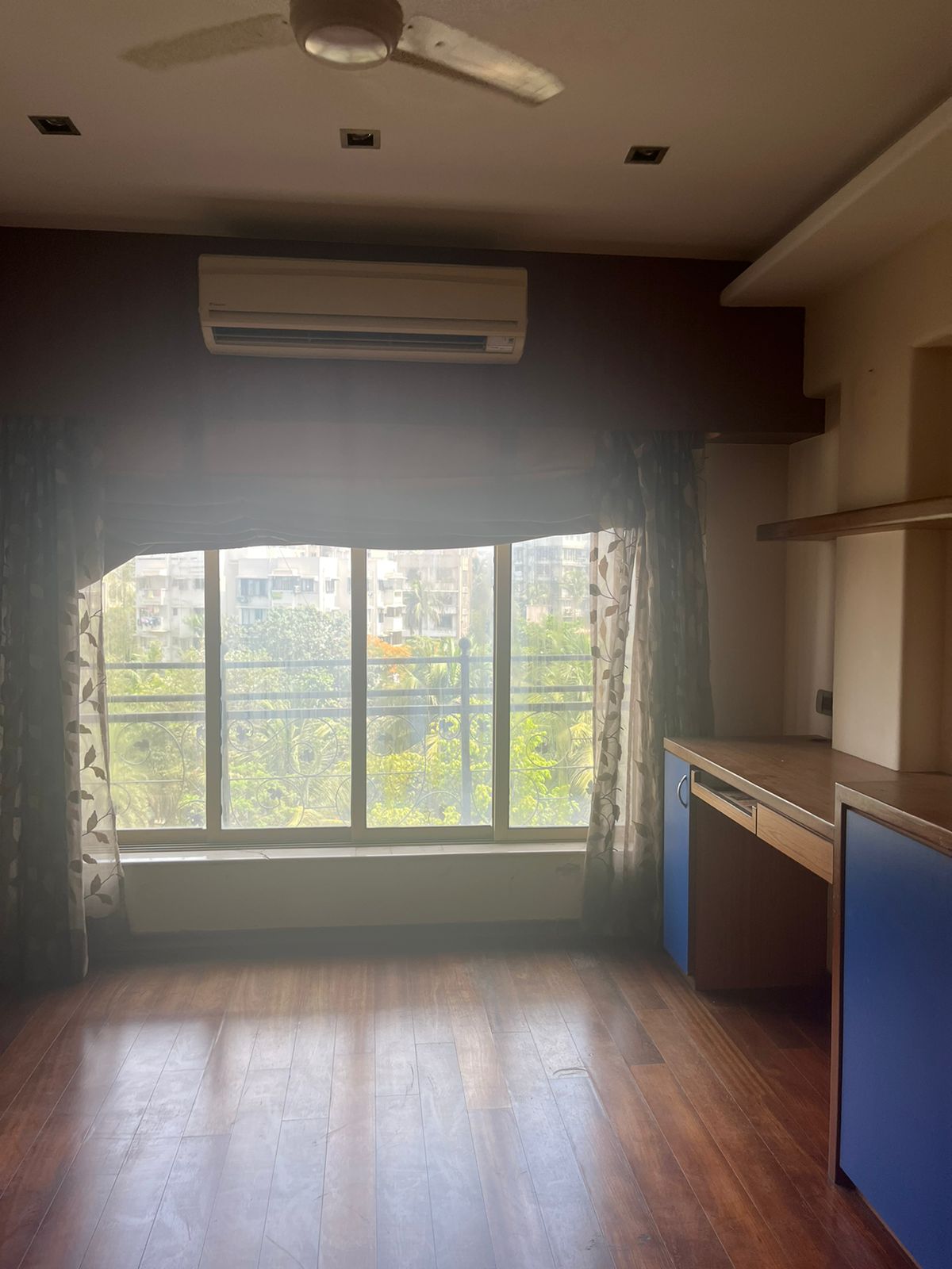4 BHK Apartment for Rent in Bandra West Mumbai