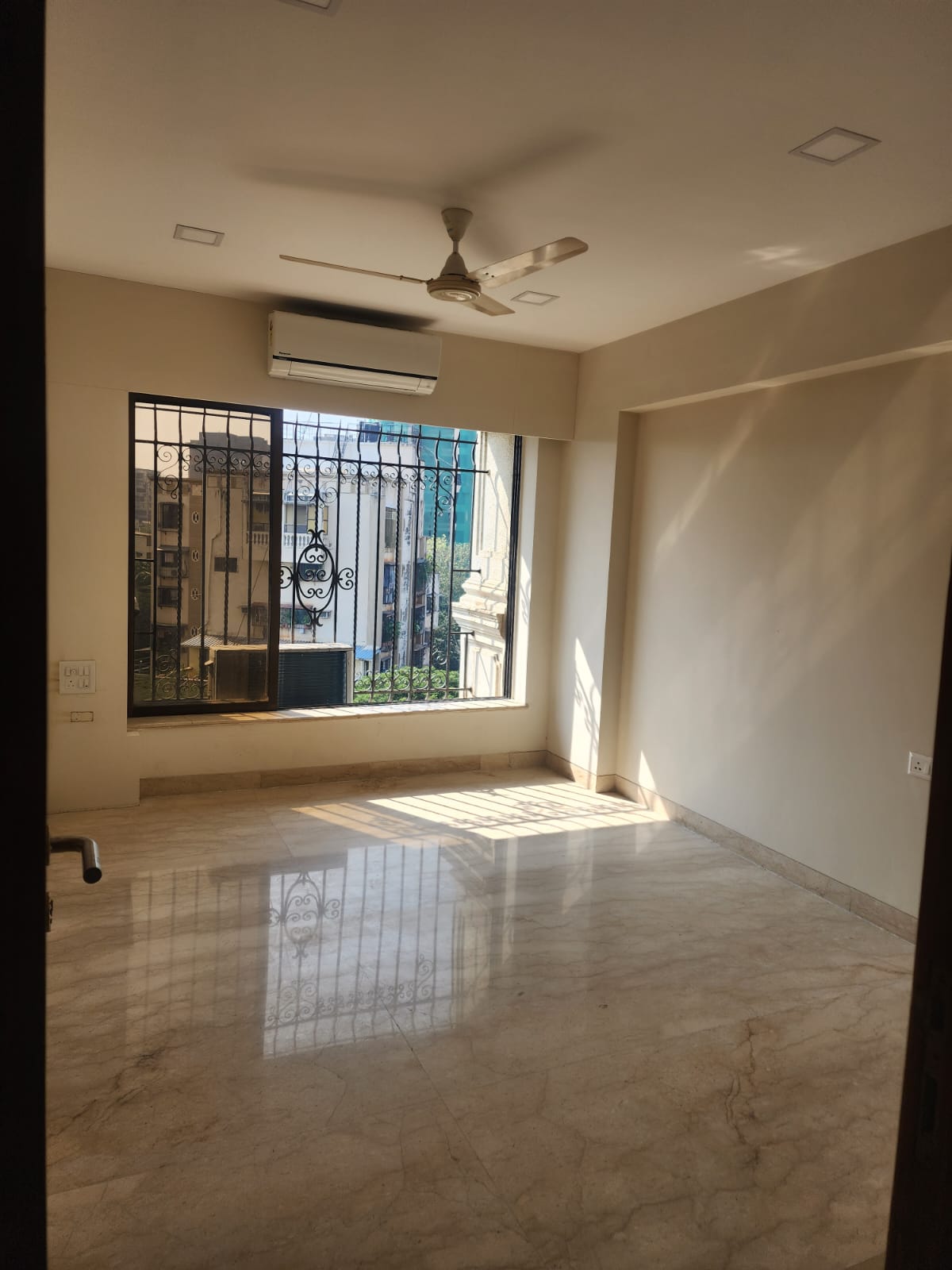 2 BHK Apartment for Sale in Off S V Road Mumbai