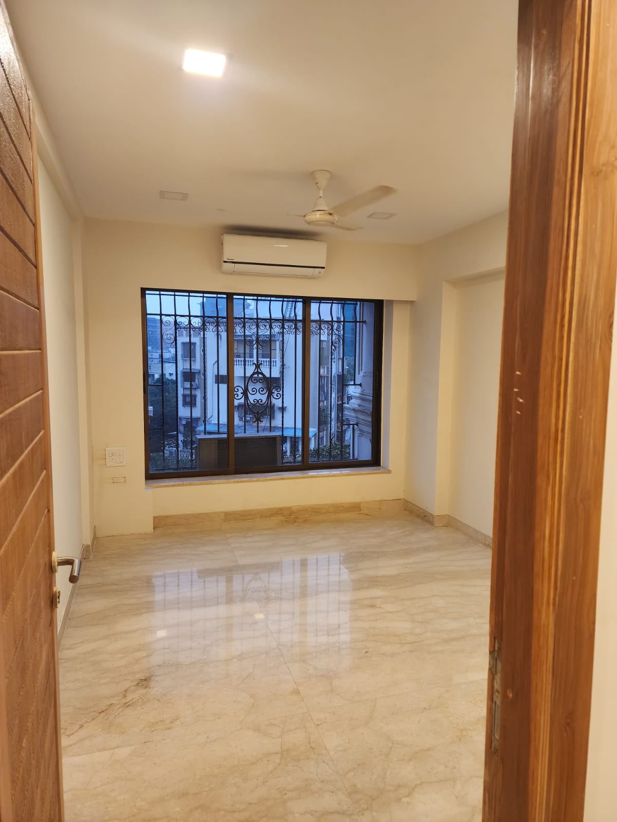 2 BHK Apartment for Sale in Off S V Road Mumbai