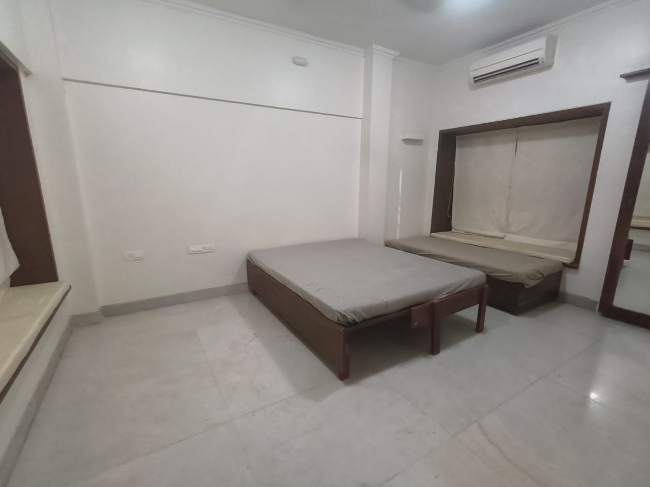 2 BHK Apartment for Rent in Bandra West Mumbai