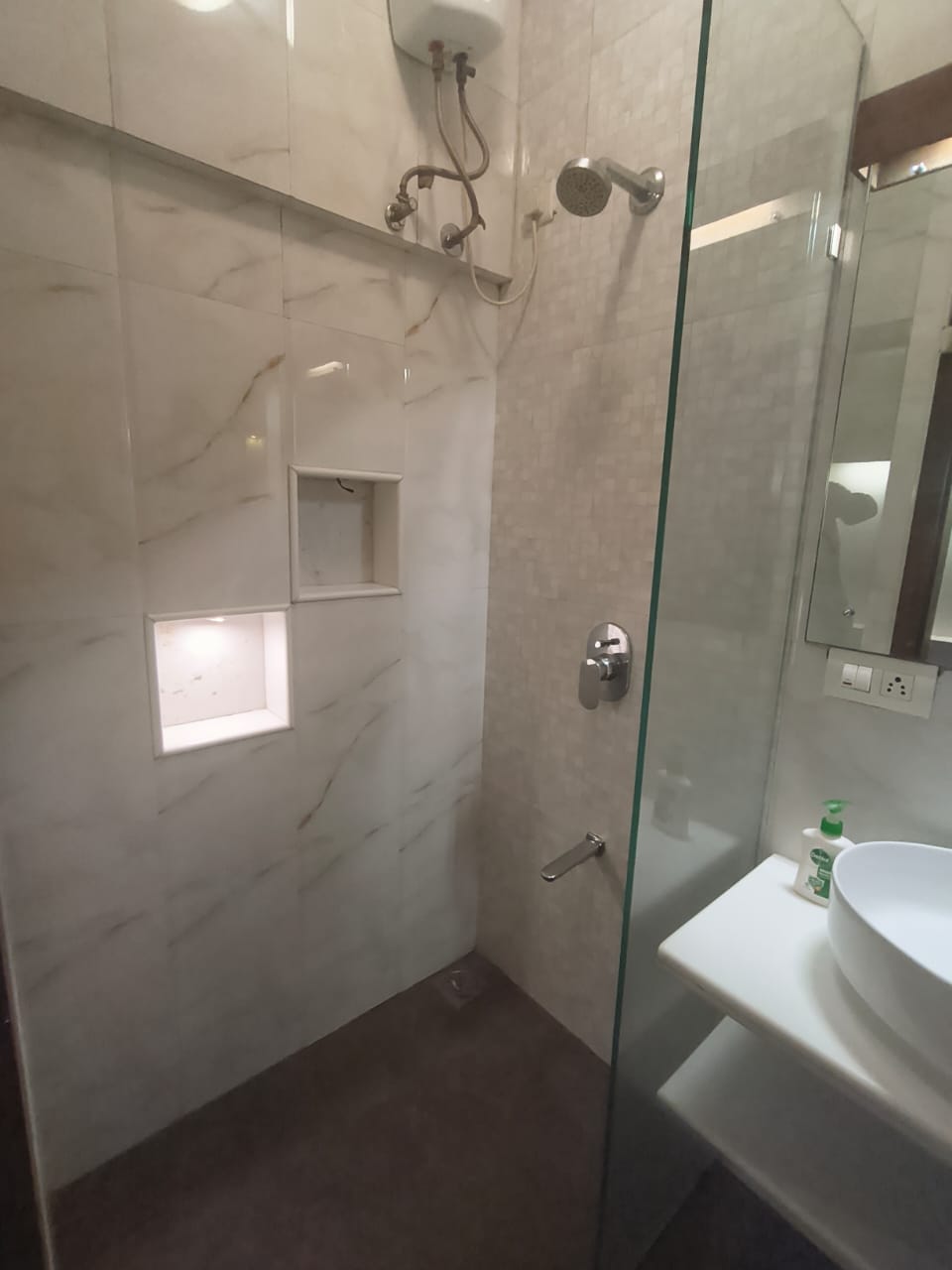 2 BHK Apartment for Rent in Bandra West Mumbai