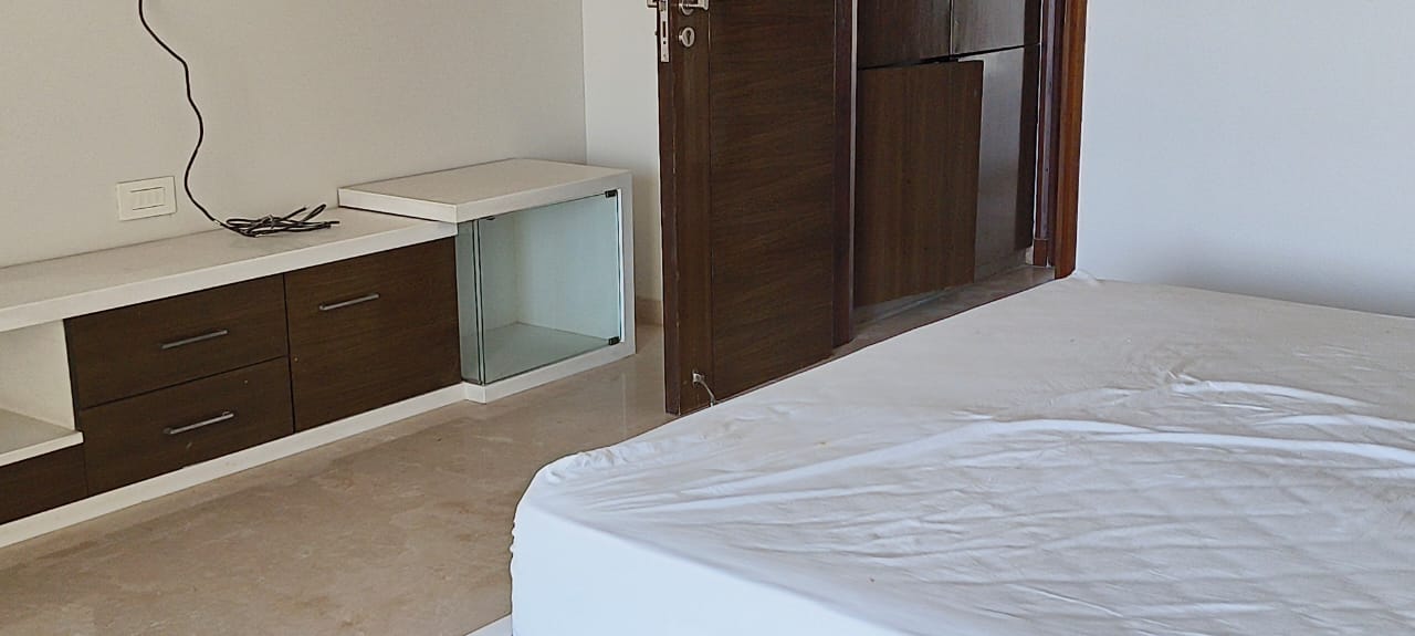 4 BHK Apartment for Rent in Almeida park Mumbai