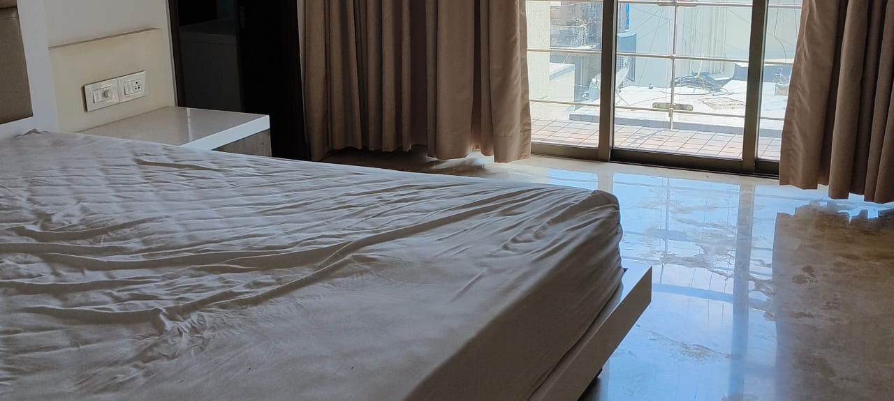 4 BHK Apartment for Rent in Almeida park Mumbai