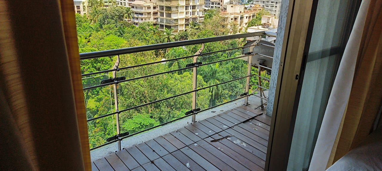 4 BHK Apartment for Rent in Almeida park Mumbai