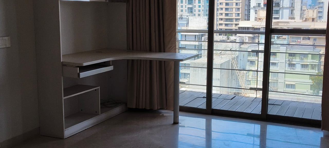 4 BHK Apartment for Rent in Almeida park Mumbai