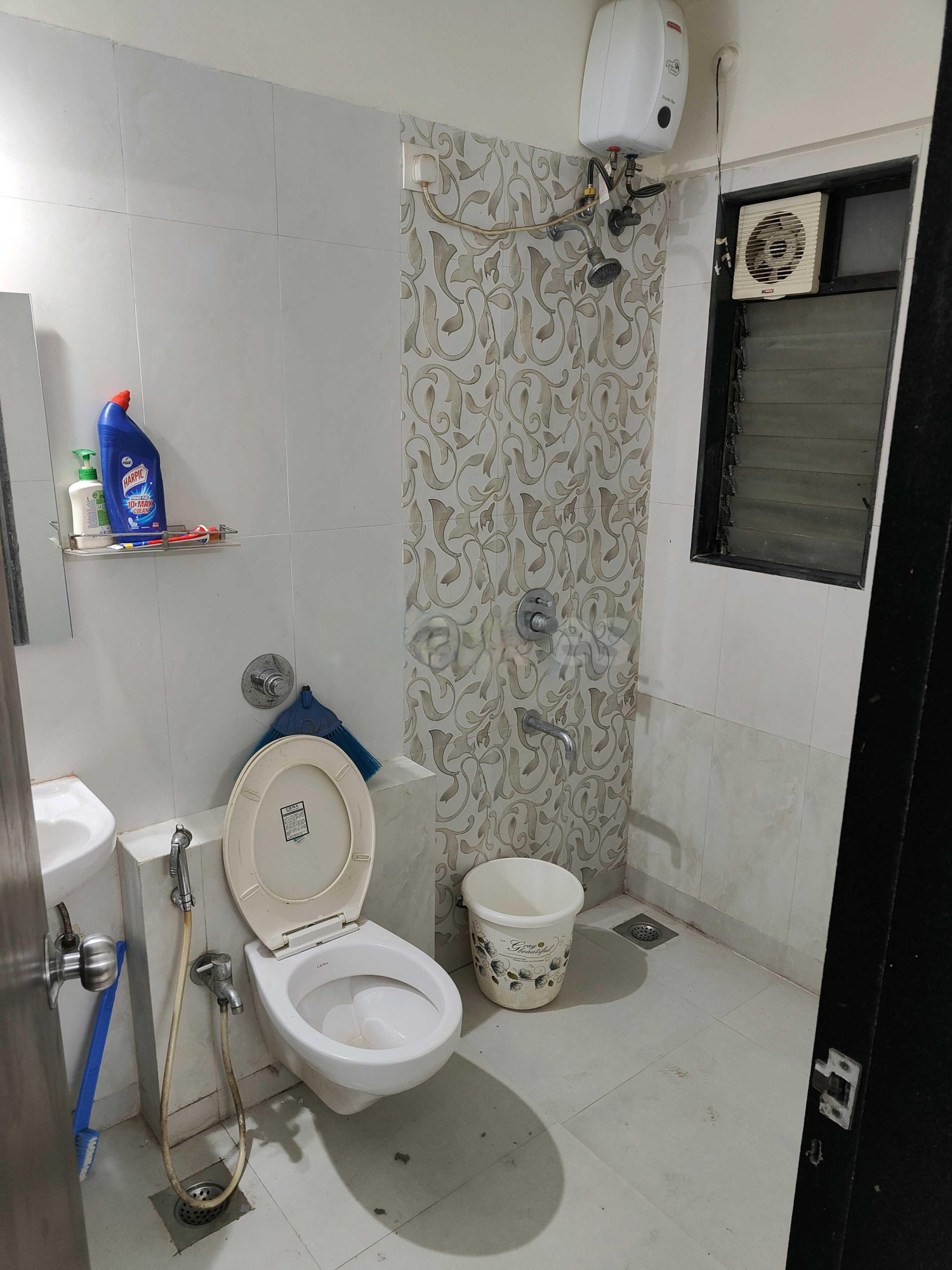 2 BHK Apartment for Rent in Bandra East Mumbai