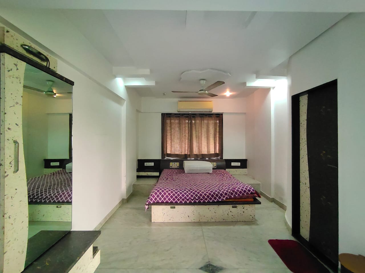 2 BHK Apartment for Sale in Vile Parle West Mumbai