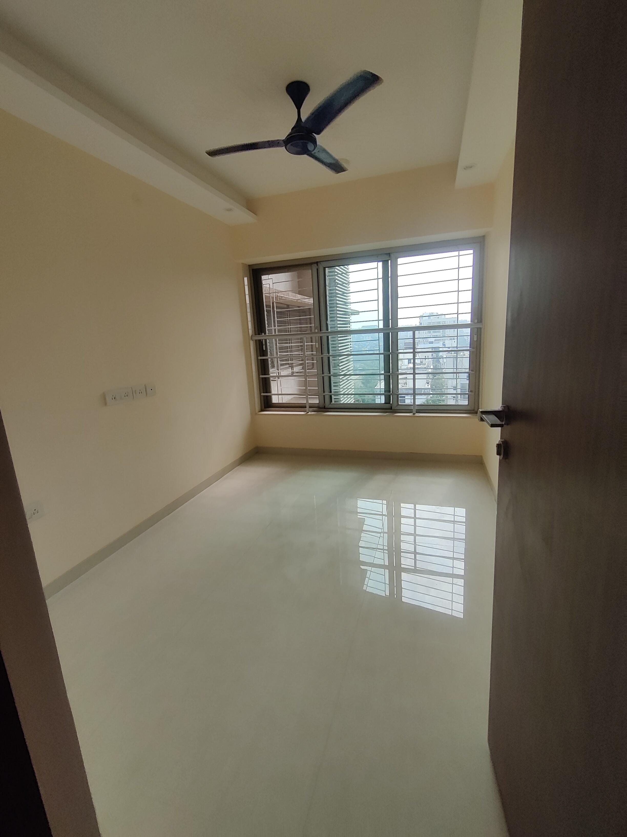 3 BHK Apartment for Rent in Gulmohar Cross rd Mumbai